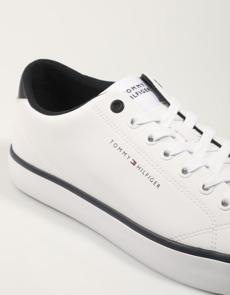 ZAPATILLAS TOMMY HILFIGER TH HI VULC CORE LOW LEATHER ESS en color Blanco