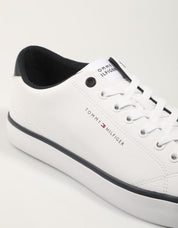 ZAPATILLAS TOMMY HILFIGER TH HI VULC CORE LOW LEATHER ESS en color Blanco