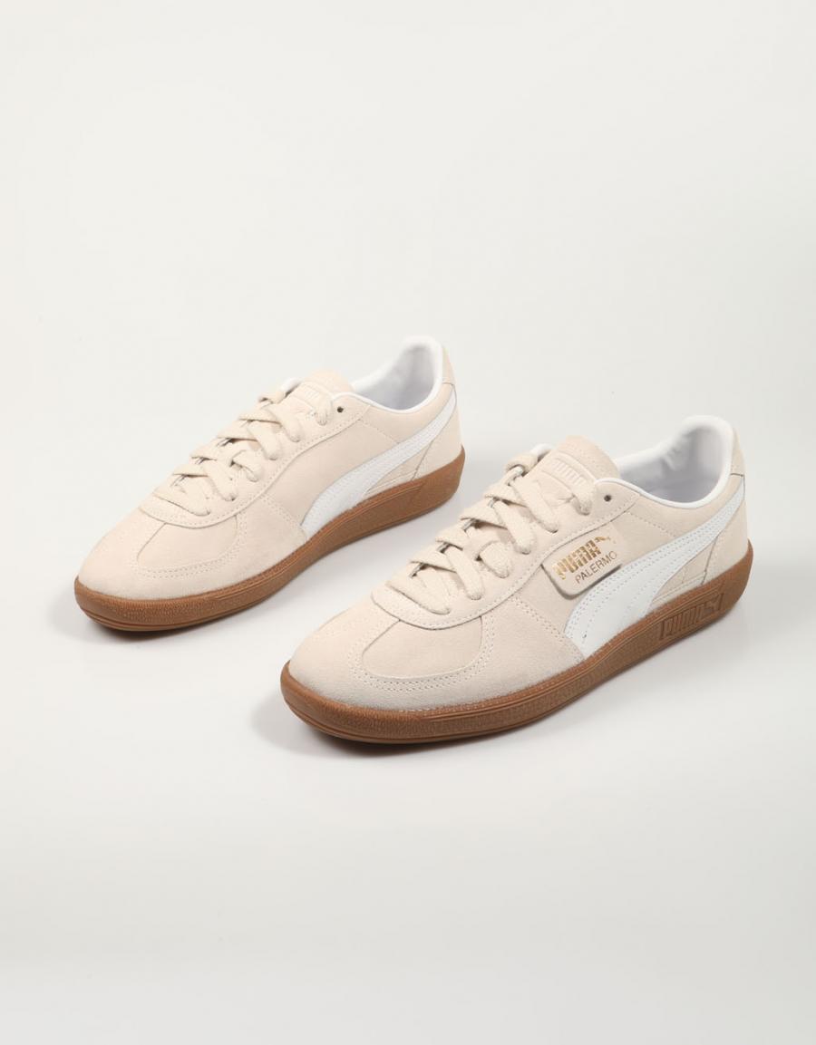 ZAPATILLAS PUMA PALERMO en color Beige