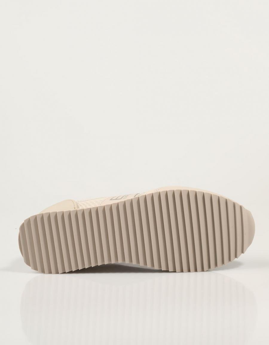 ZAPATILLAS ARMANI EA7 X8X027 en color Beige