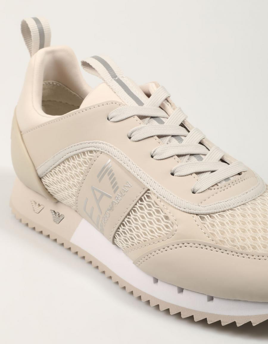 ZAPATILLAS ARMANI EA7 X8X027 en color Beige