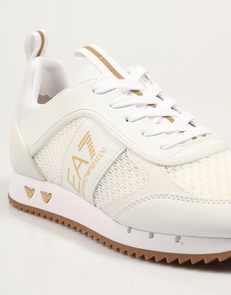 ZAPATILLAS ARMANI EA7 X8X027 XK050 en color Blanco