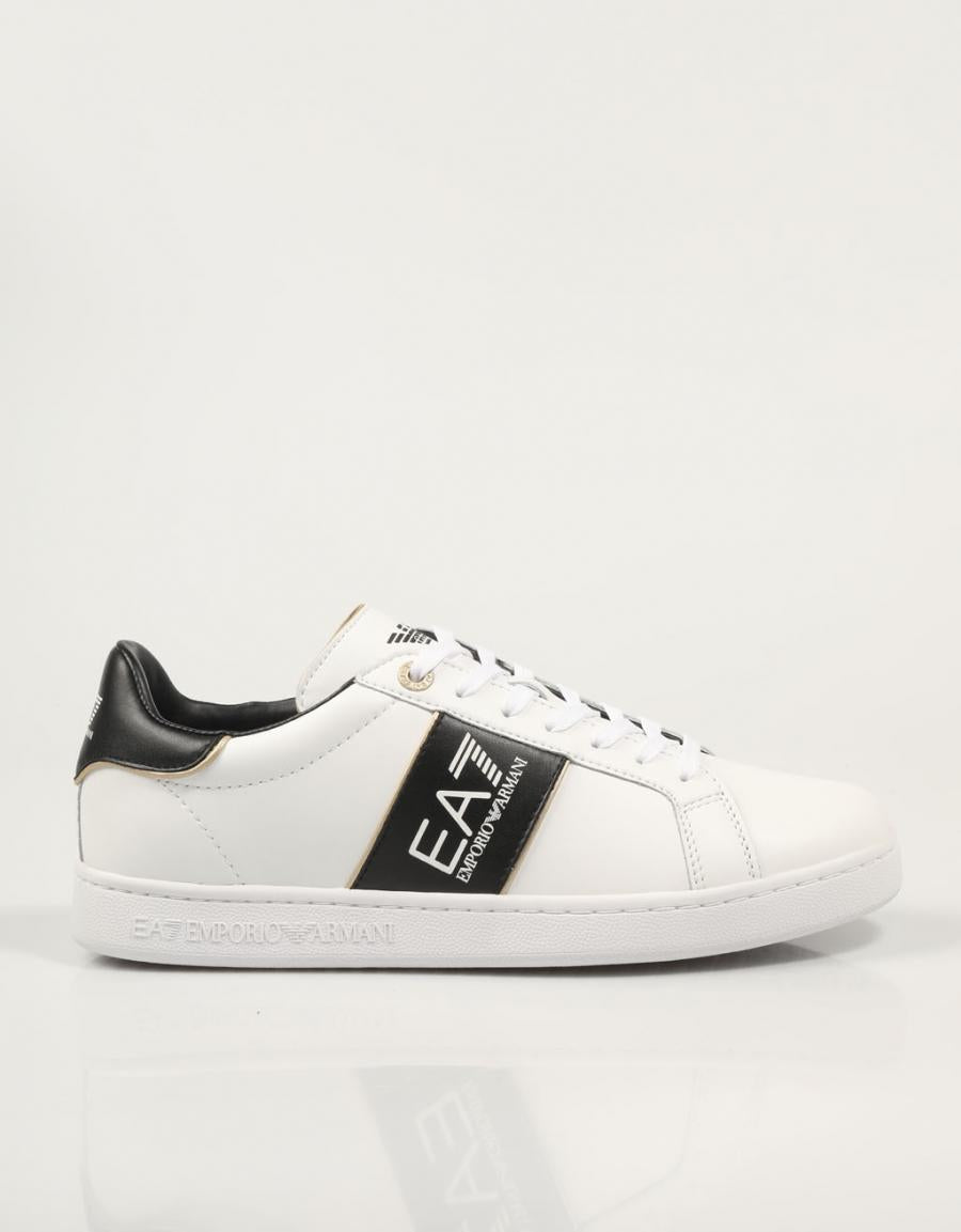 ZAPATILLAS ARMANI EA7 X8X102 en color Blanco
