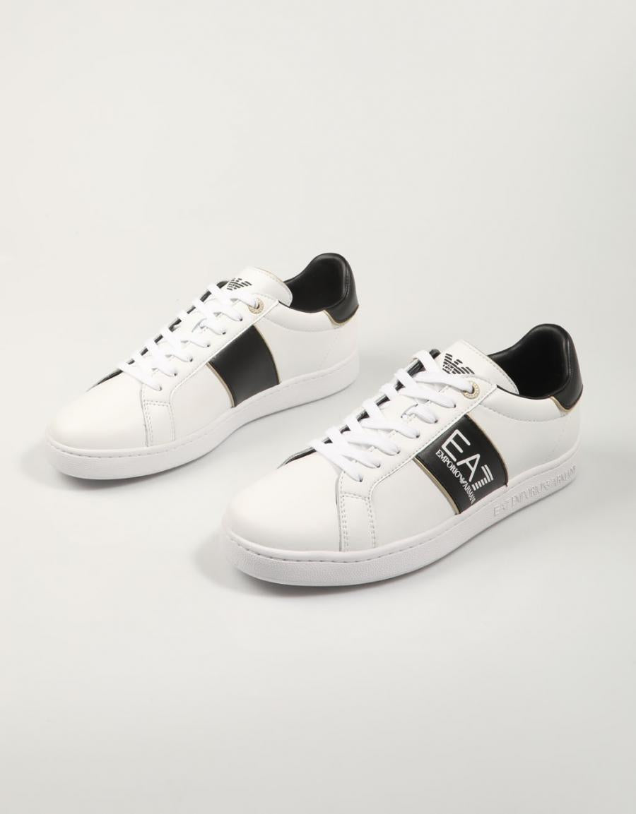 ZAPATILLAS ARMANI EA7 X8X102 en color Blanco