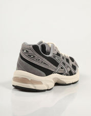 ZAPATILLAS ASICS GEL en color Negro