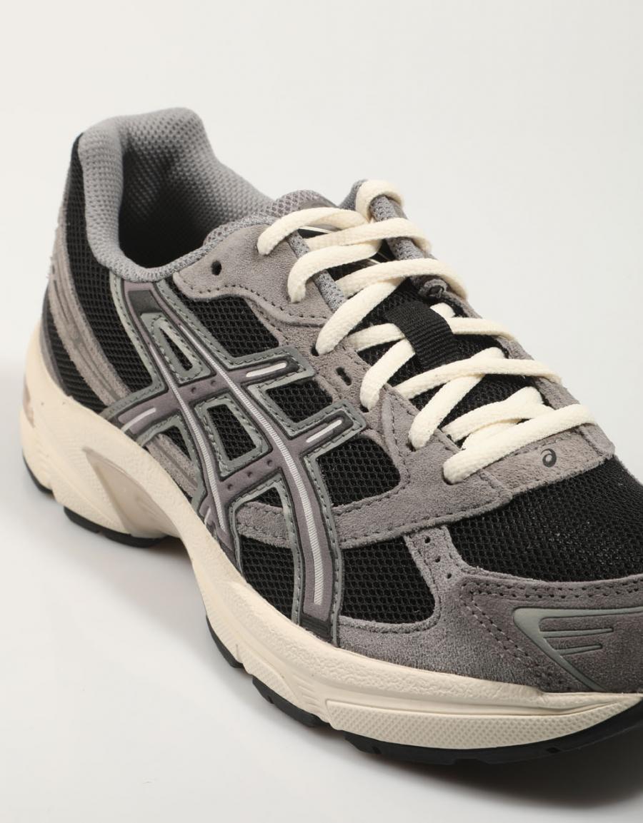 ZAPATILLAS ASICS GEL en color Negro