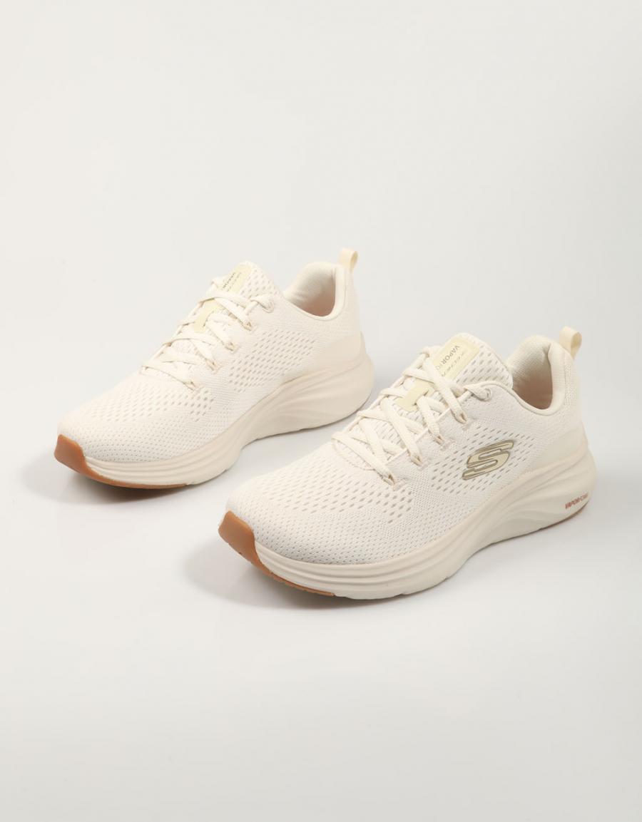 ZAPATILLAS SKECHERS VAPOR FOAM en color Beige
