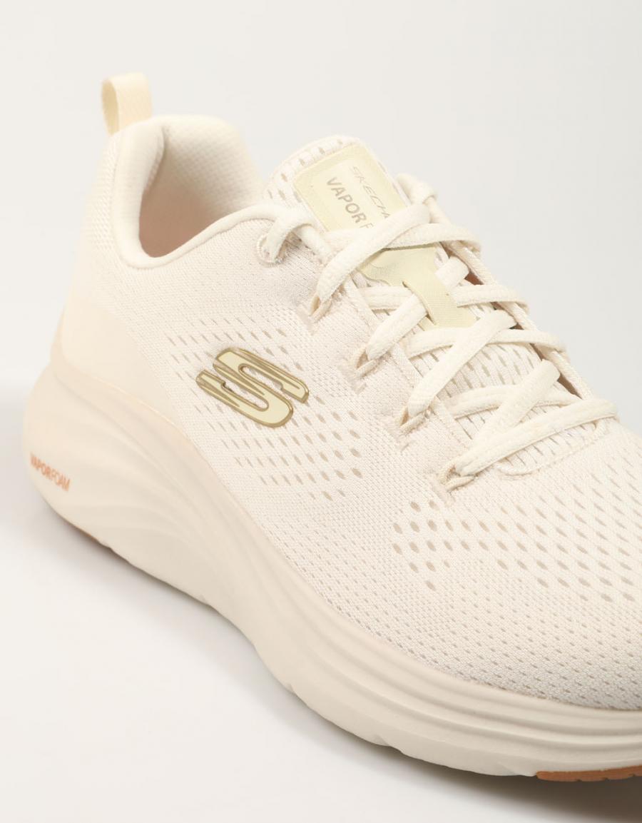 ZAPATILLAS SKECHERS VAPOR FOAM en color Beige