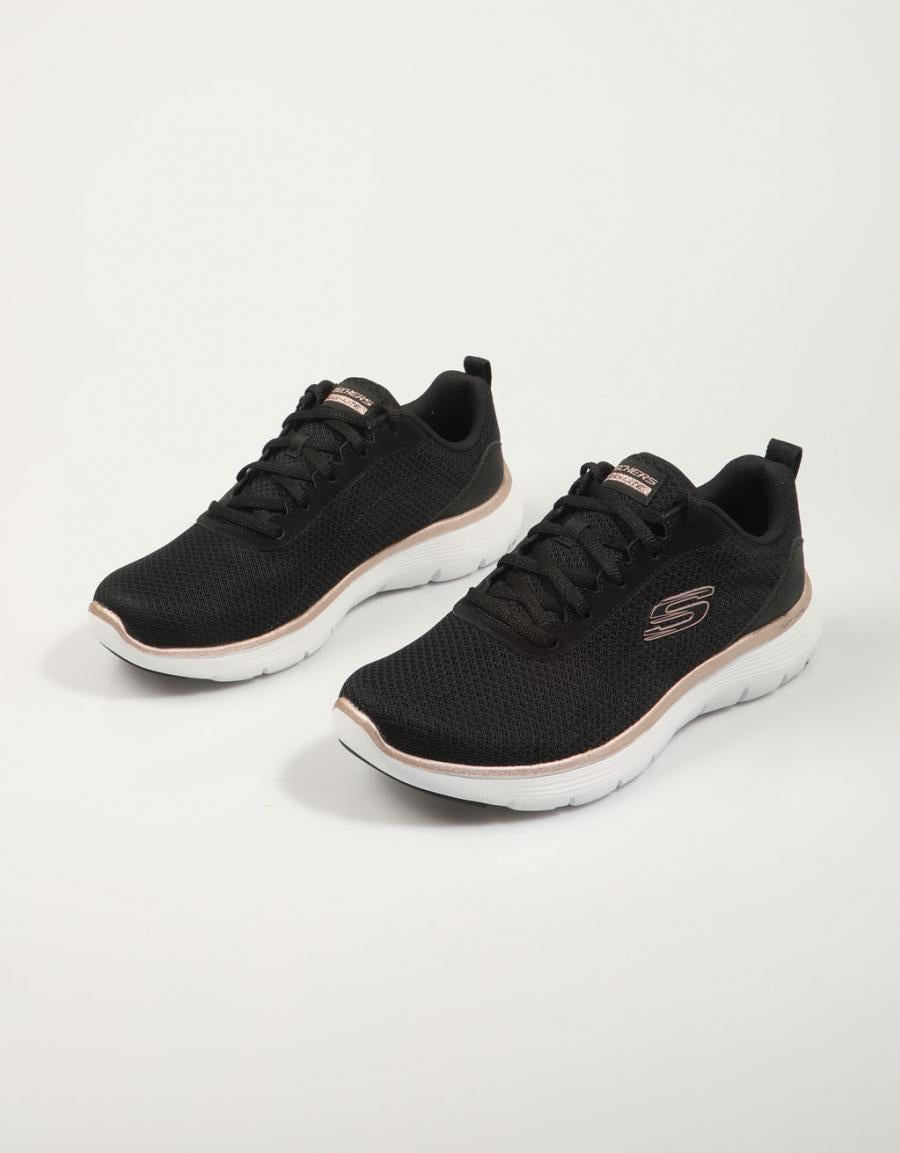 ZAPATILLAS SKECHERS FLEX en color Negro