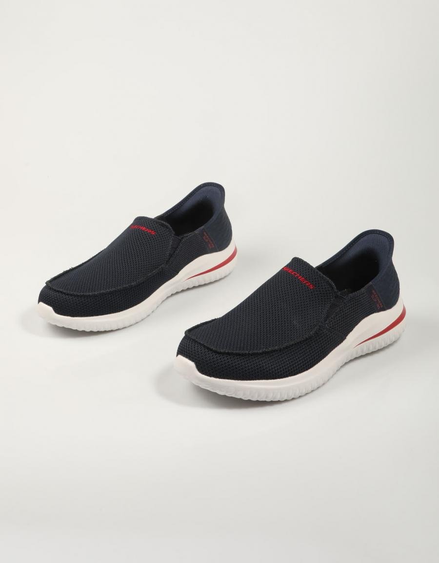 ZAPATILLAS SKECHERS SLIP INS DELSON 3 0 CABRINO en color Azul marino
