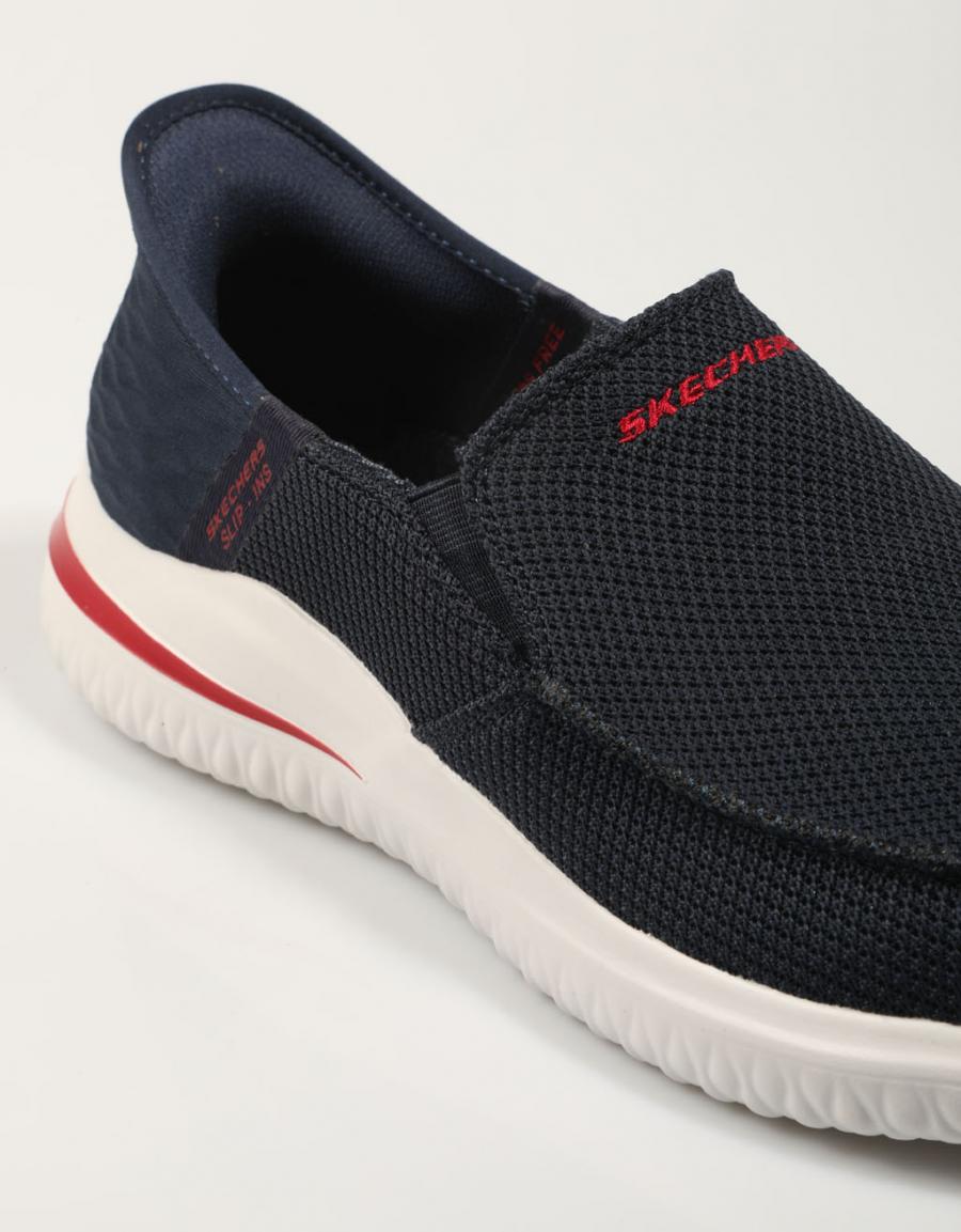 ZAPATILLAS SKECHERS SLIP INS DELSON 3 0 CABRINO en color Azul marino