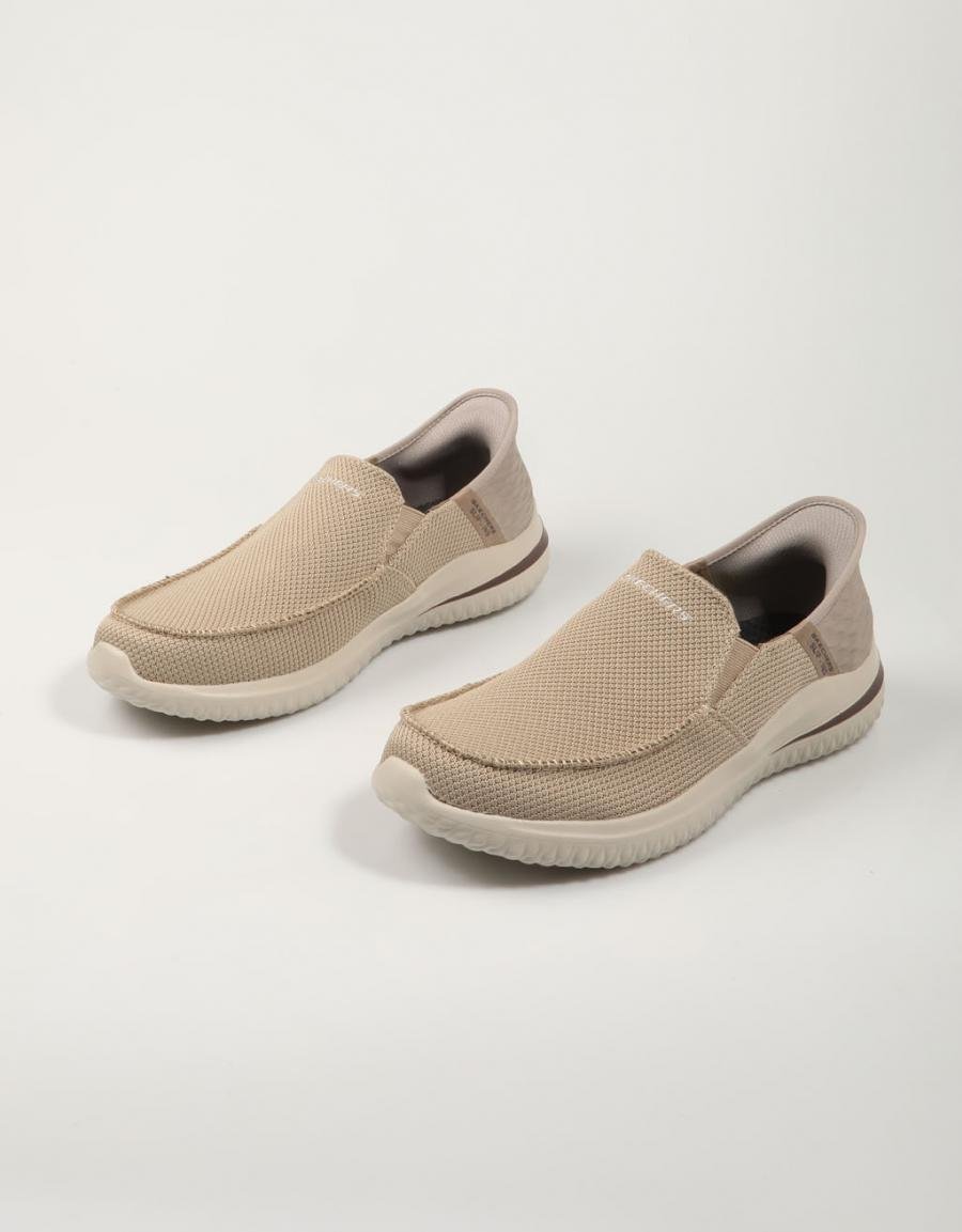 ZAPATOS SPORT SKECHERS SLIP INS DELSON 3 0 CABRINO en color Taupe