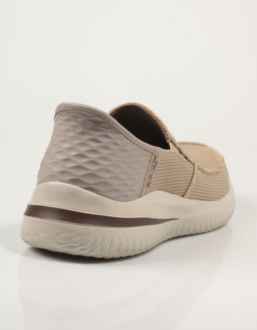 ZAPATOS SPORT SKECHERS SLIP INS DELSON 3 0 CABRINO en color Taupe