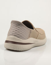 ZAPATOS SPORT SKECHERS SLIP INS DELSON 3 0 CABRINO en color Taupe