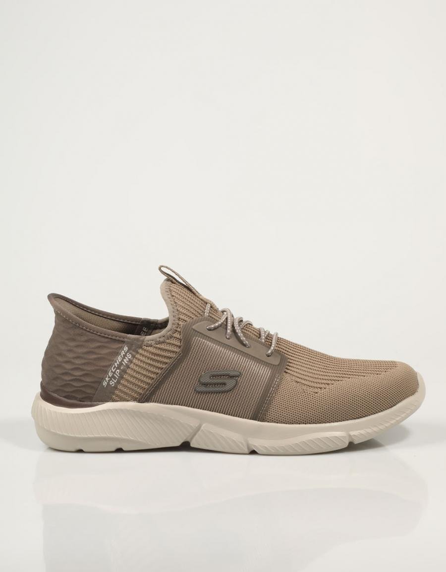 ZAPATILLAS SKECHERS SLIP INS RF INGRAM BRACKET en color Taupe