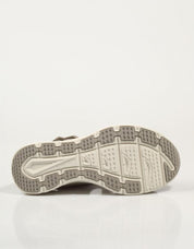SANDALIAS SKECHERS DLUX WALKER en color Taupe
