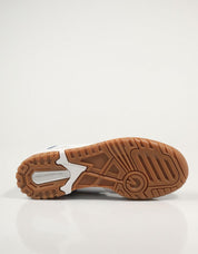 ZAPATILLAS NEW BALANCE BB550 en color Blanco