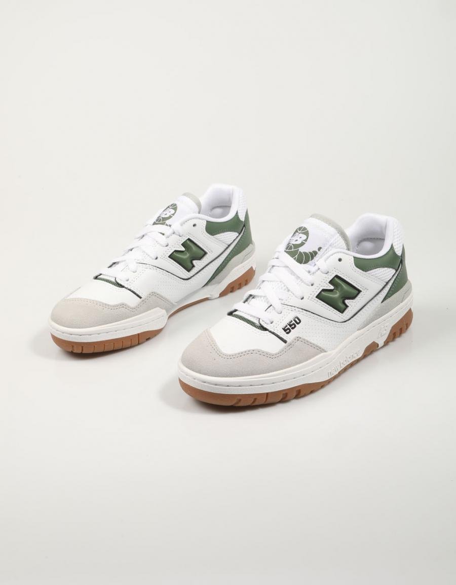 ZAPATILLAS NEW BALANCE BB550 en color Blanco
