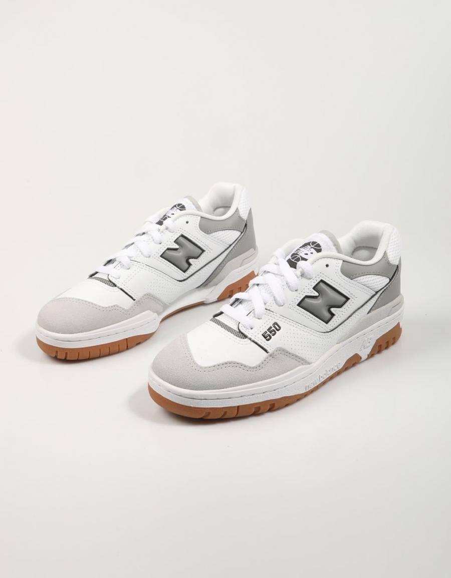 ZAPATILLAS NEW BALANCE BB550 en color Blanco
