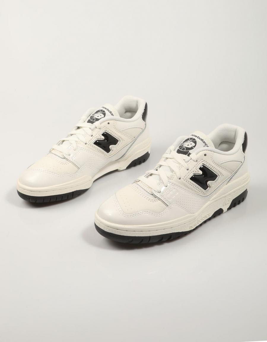 ZAPATILLAS NEW BALANCE BB550 en color Blanco