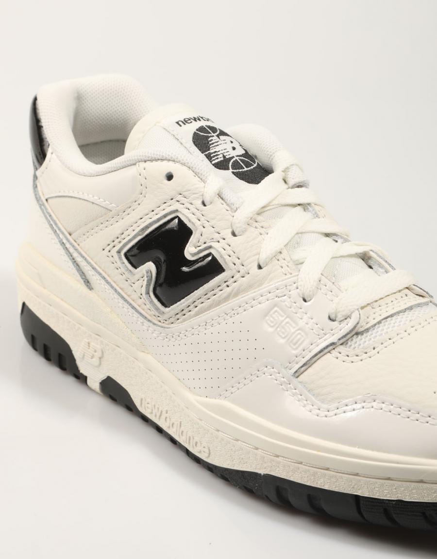 ZAPATILLAS NEW BALANCE BB550 en color Blanco