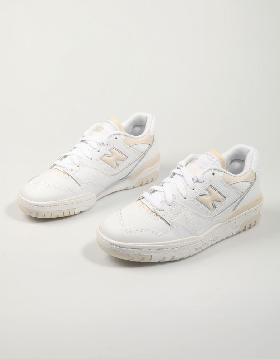 ZAPATILLAS NEW BALANCE BBW550 en color Blanco