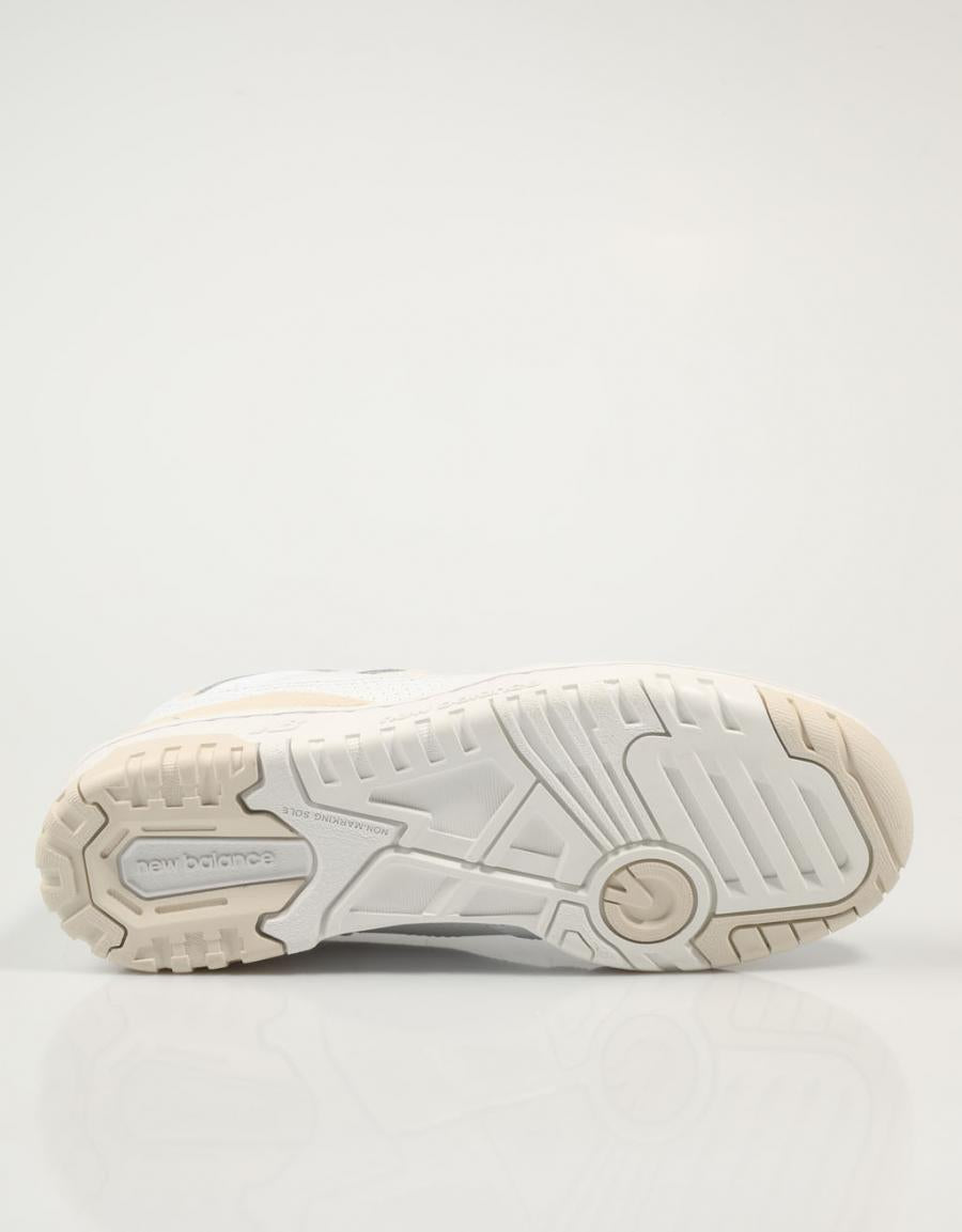 ZAPATILLAS NEW BALANCE BBW550 en color Blanco