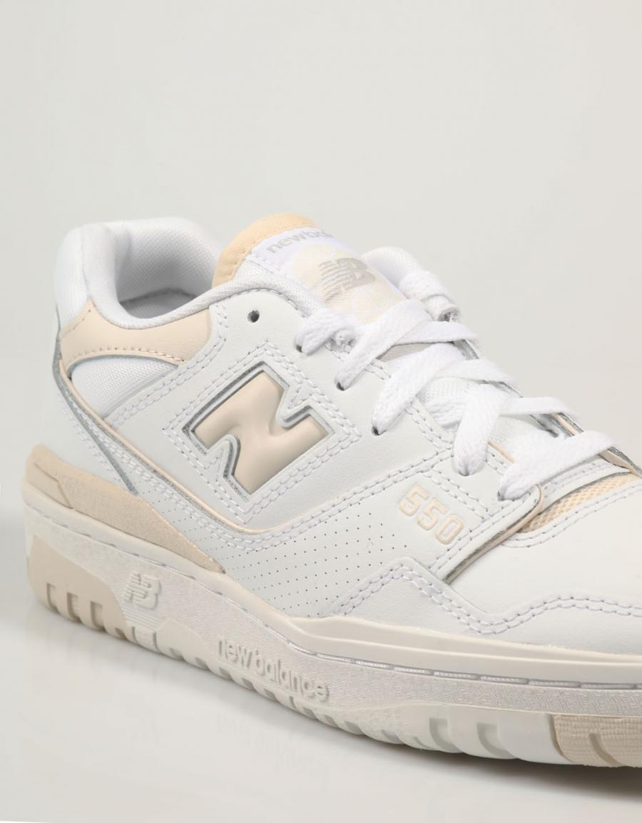 ZAPATILLAS NEW BALANCE BBW550 en color Blanco