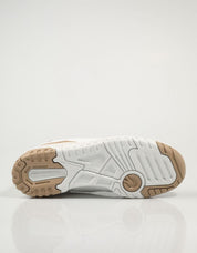 ZAPATILLAS NEW BALANCE BBW550 en color Blanco