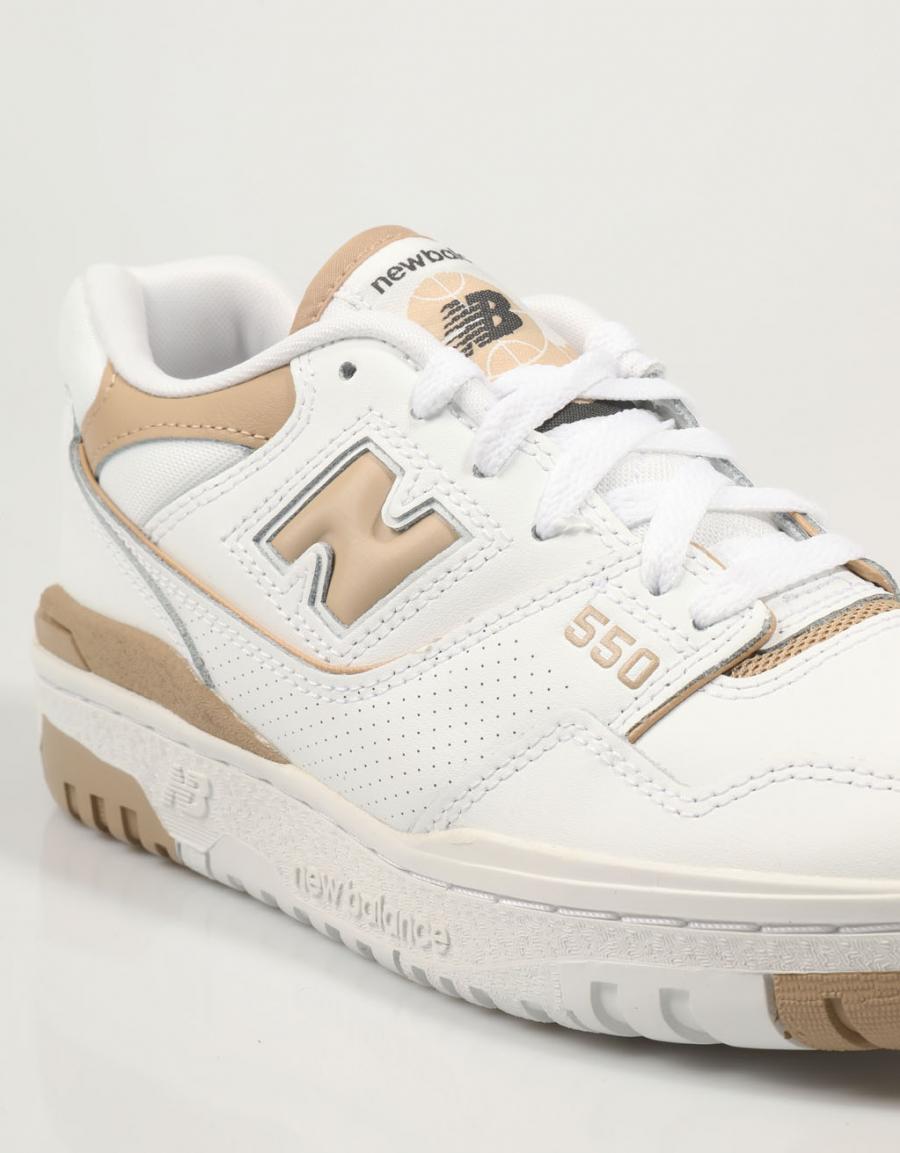 ZAPATILLAS NEW BALANCE BBW550 en color Blanco