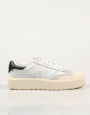 ZAPATILLAS NEW BALANCE CT302 en color Blanco