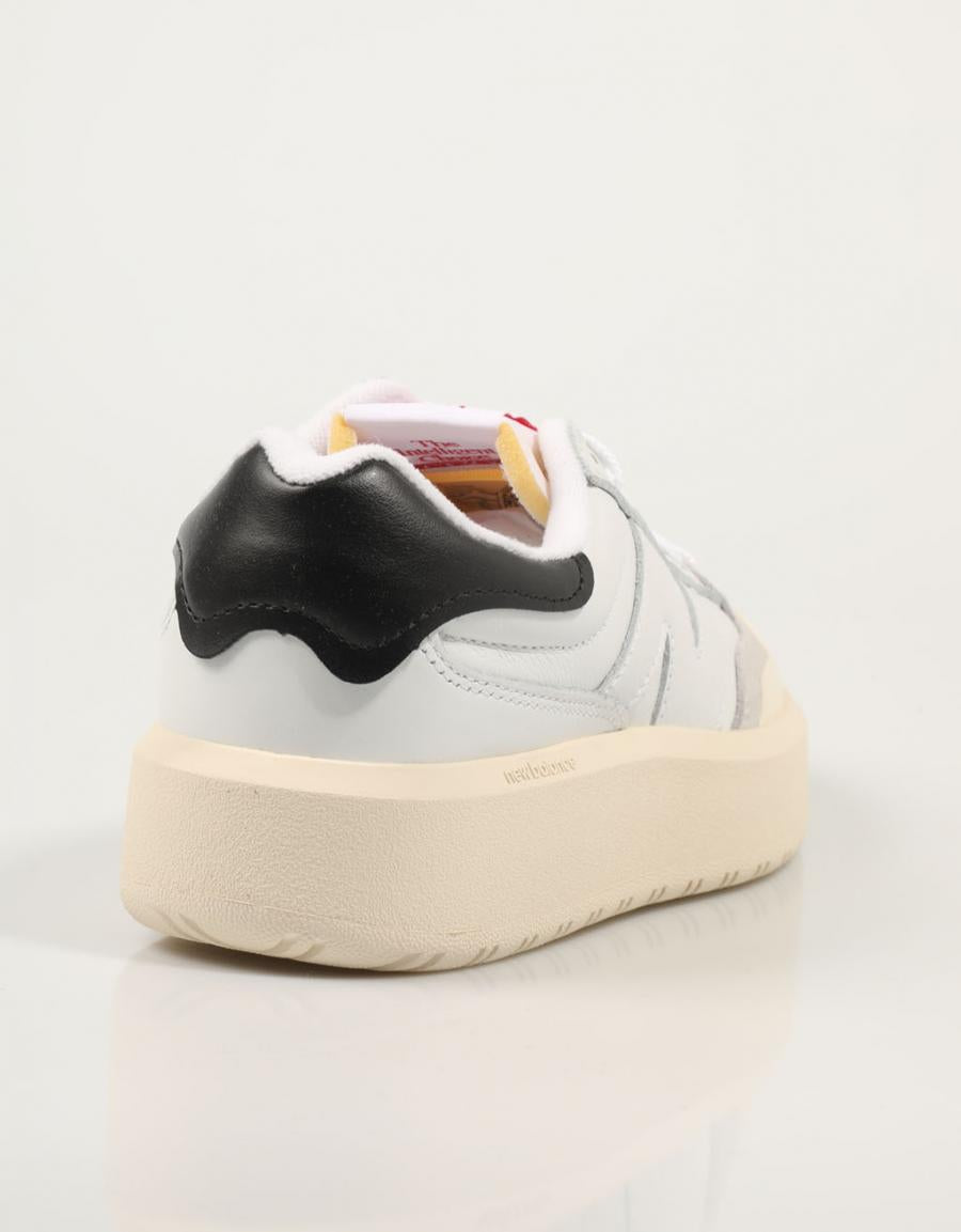 ZAPATILLAS NEW BALANCE CT302 en color Blanco