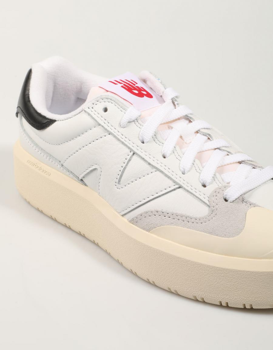 ZAPATILLAS NEW BALANCE CT302 en color Blanco