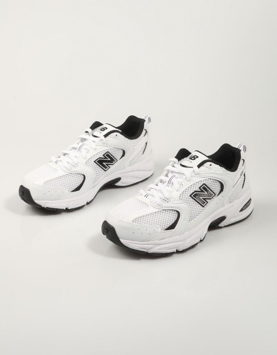 ZAPATILLAS NEW BALANCE MR en color Blanco