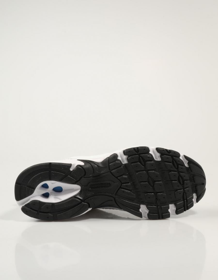 ZAPATILLAS NEW BALANCE MR en color Blanco