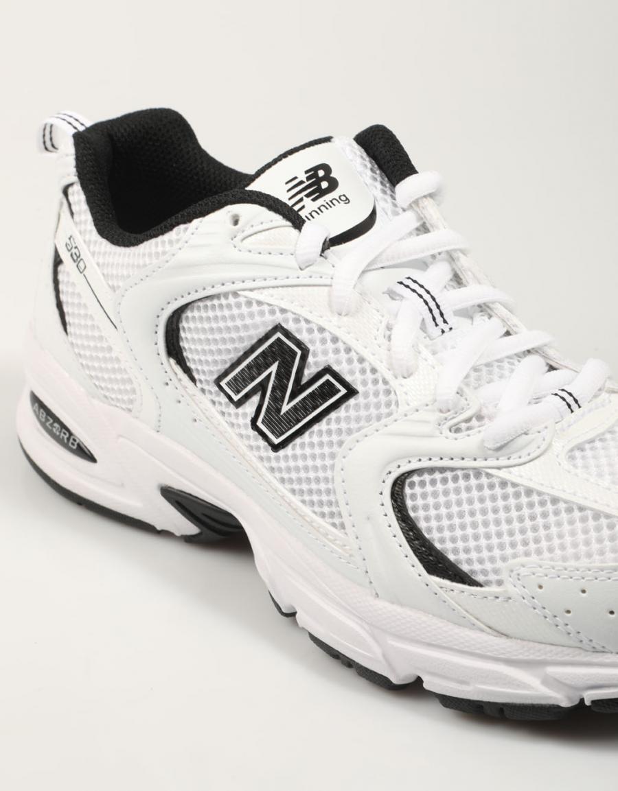 ZAPATILLAS NEW BALANCE MR en color Blanco