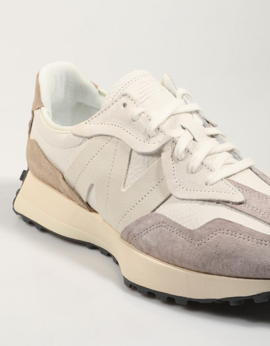 ZAPATILLAS NEW BALANCE U327 en color Beige