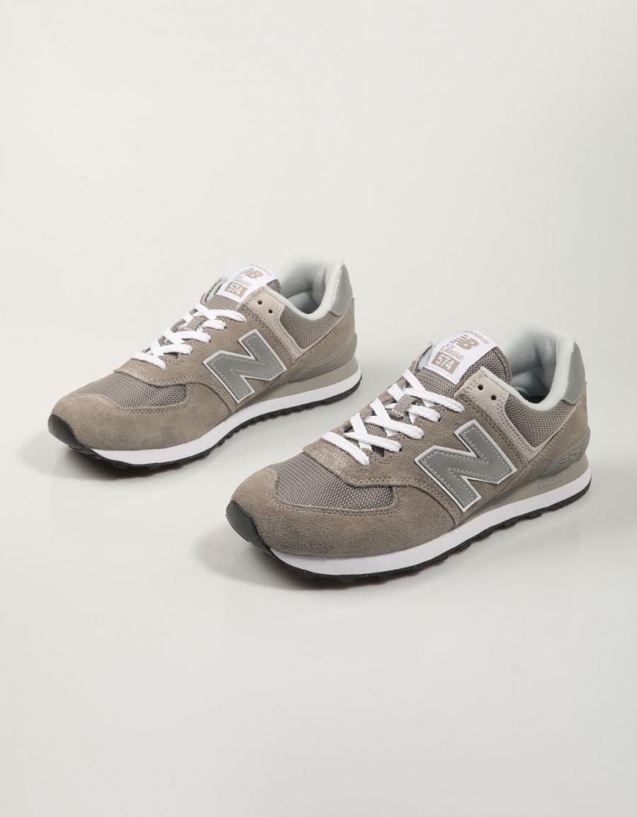 ZAPATILLAS NEW BALANCE ML574 en color Marron