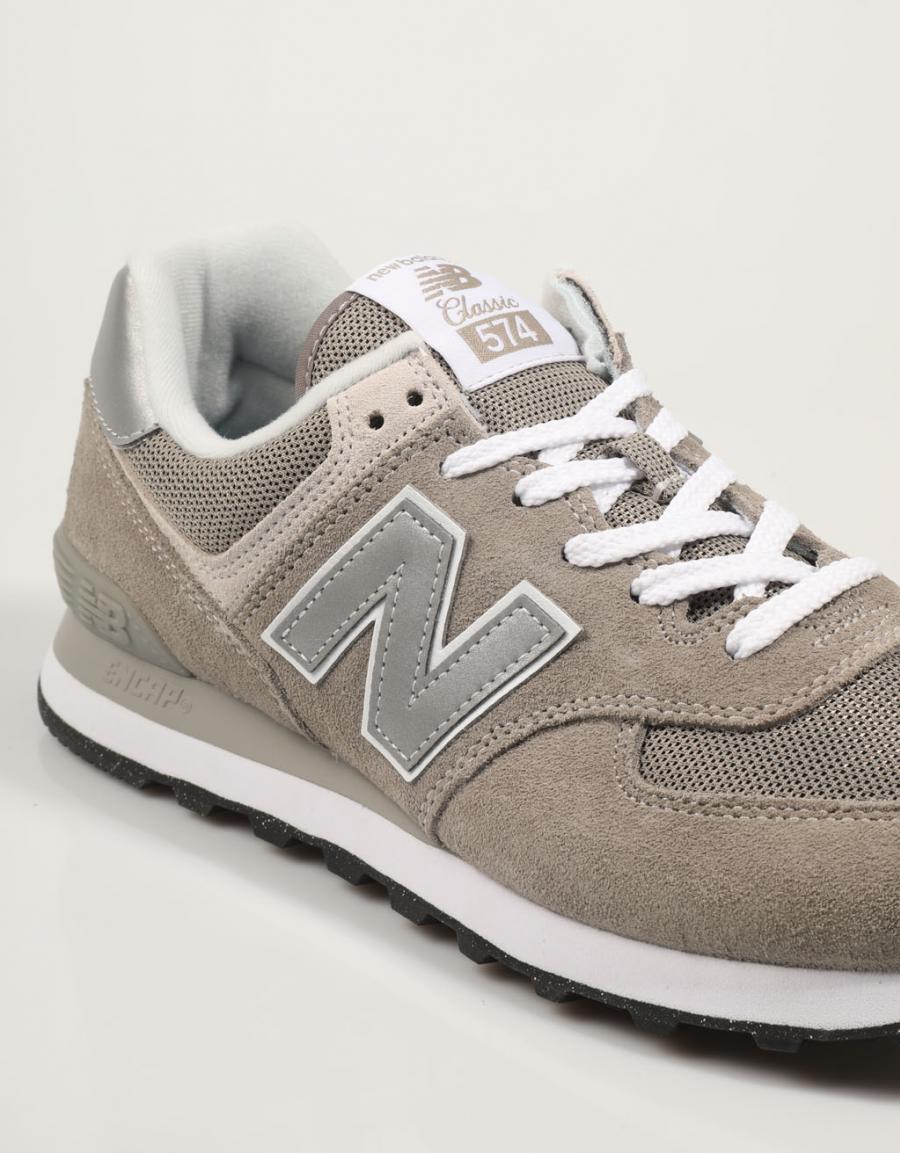 ZAPATILLAS NEW BALANCE ML574 en color Marron
