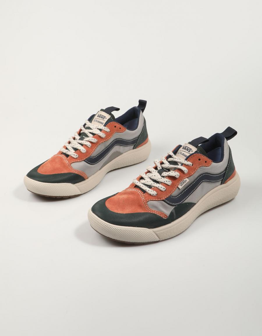 ZAPATILLAS VANS UA ULTRARANGE EXO SE en color Multicolor