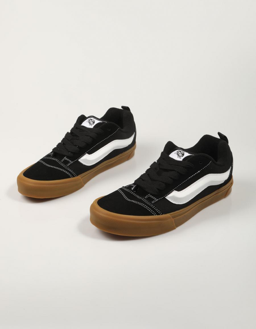 ZAPATILLAS VANS KNU SKOOL en color Negro
