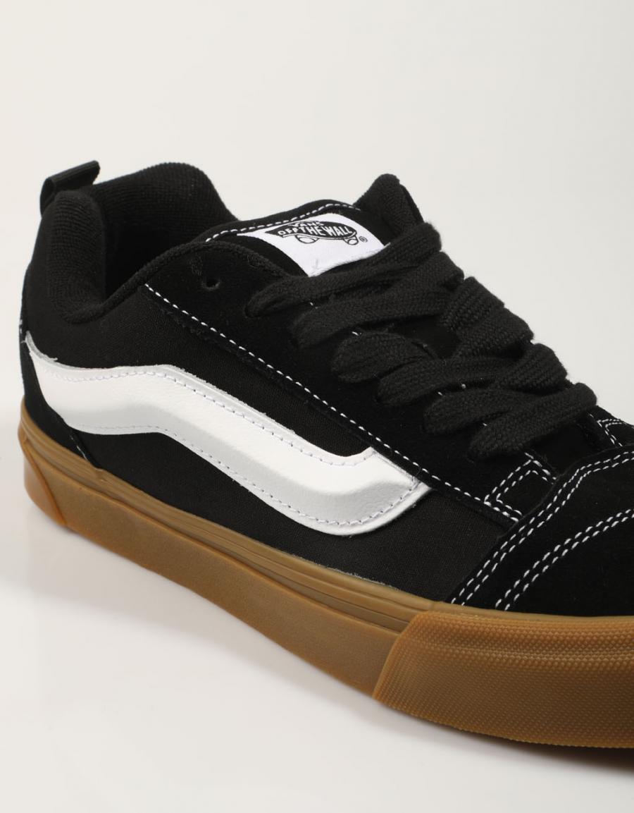ZAPATILLAS VANS KNU SKOOL en color Negro
