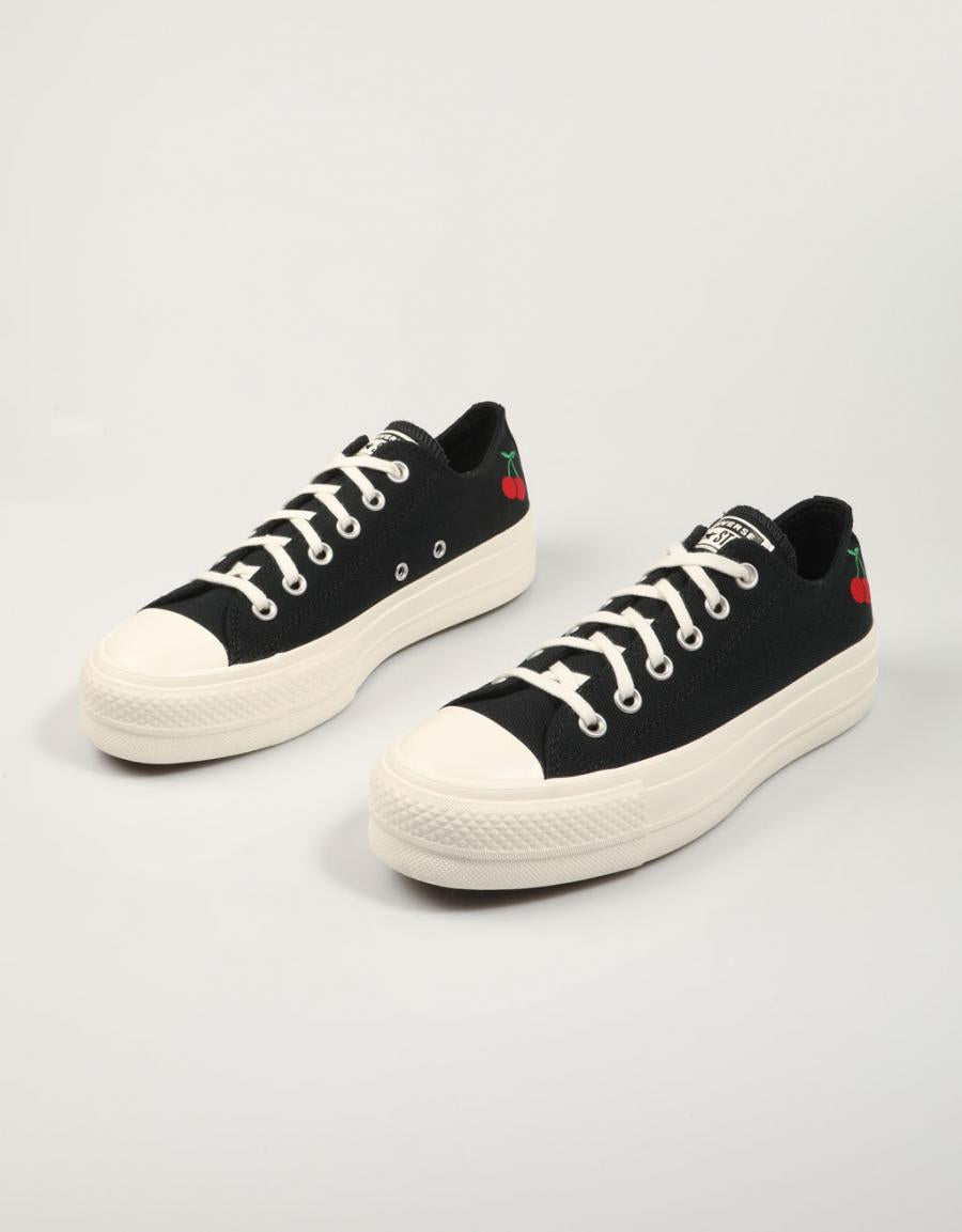 ZAPATILLAS CONVERSE CHUCK en color Negro