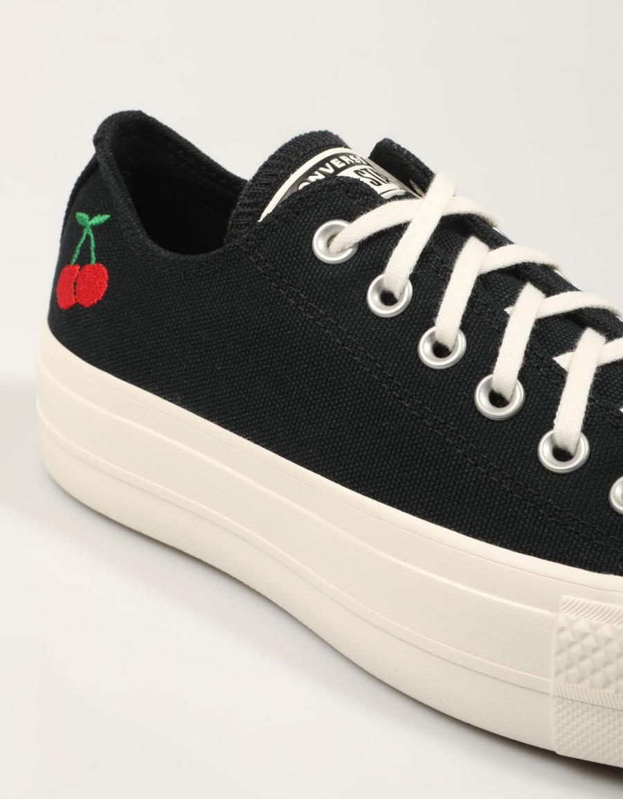 ZAPATILLAS CONVERSE CHUCK en color Negro