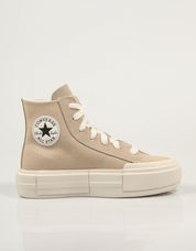 ZAPATILLAS CONVERSE CHUCK en color Beige