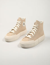 ZAPATILLAS CONVERSE CHUCK en color Beige