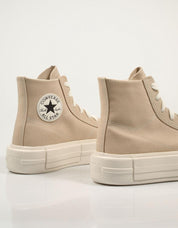 ZAPATILLAS CONVERSE CHUCK en color Beige