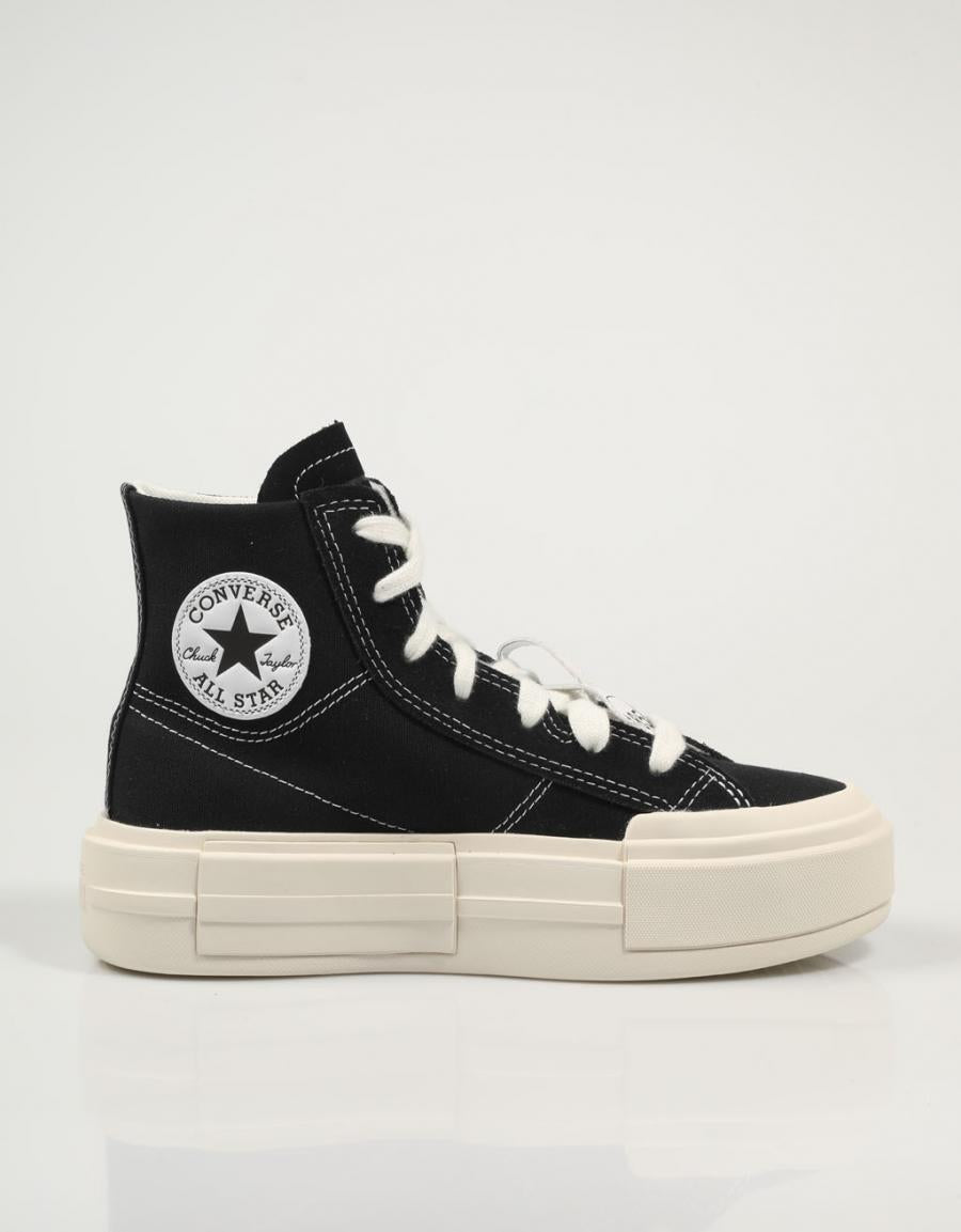 ZAPATILLAS CONVERSE CHUCK en color Negro