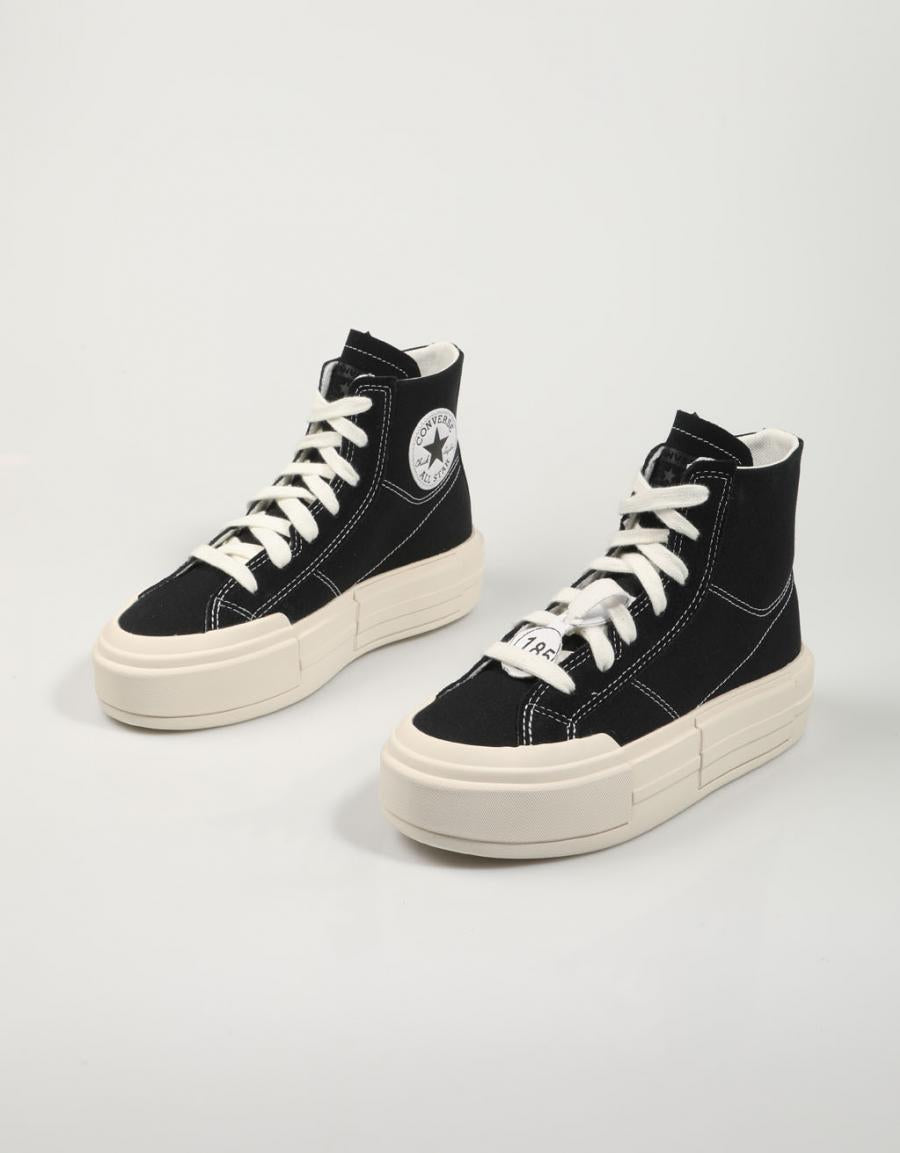 ZAPATILLAS CONVERSE CHUCK en color Negro