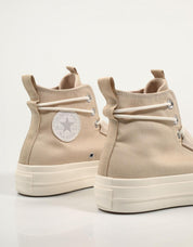 ZAPATILLAS CONVERSE CHUCK en color Beige
